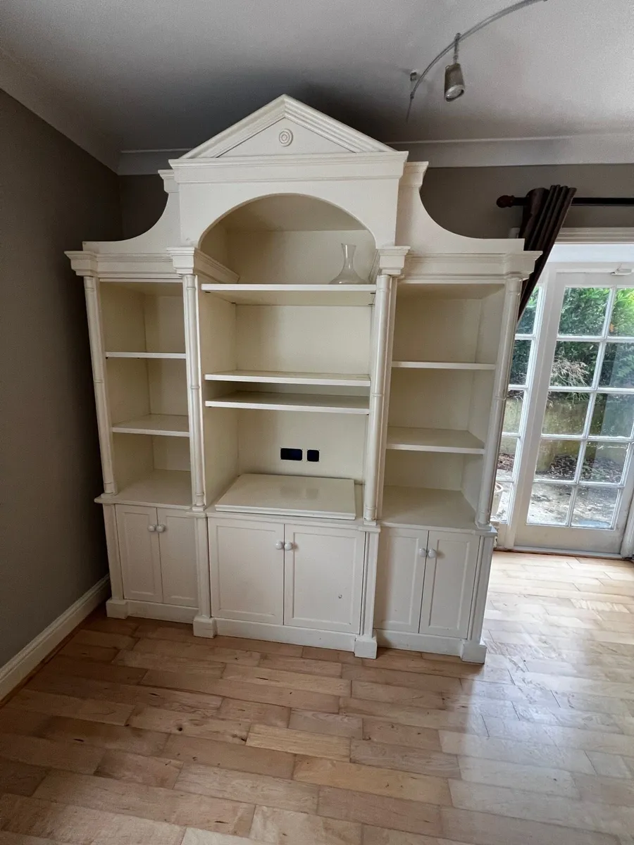 Dresser - Free of Charge - Image 1
