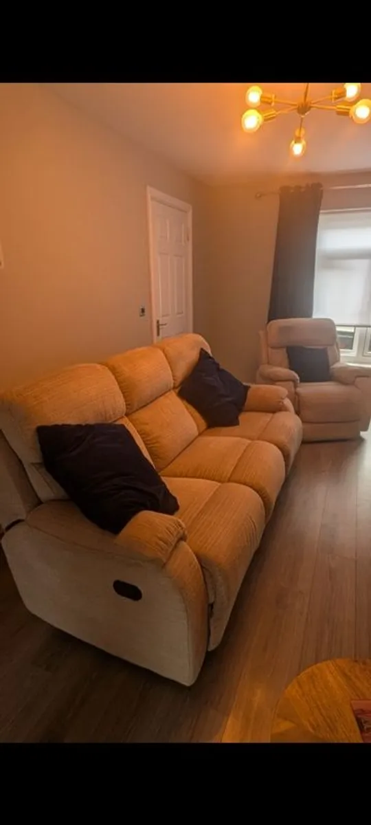 Recliner sofa - Image 1
