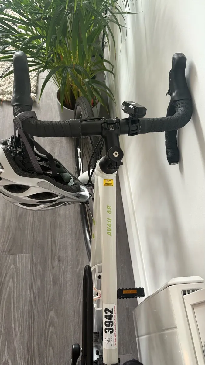 Giant Liv Avail AR Road Bike Size Small - Image 3