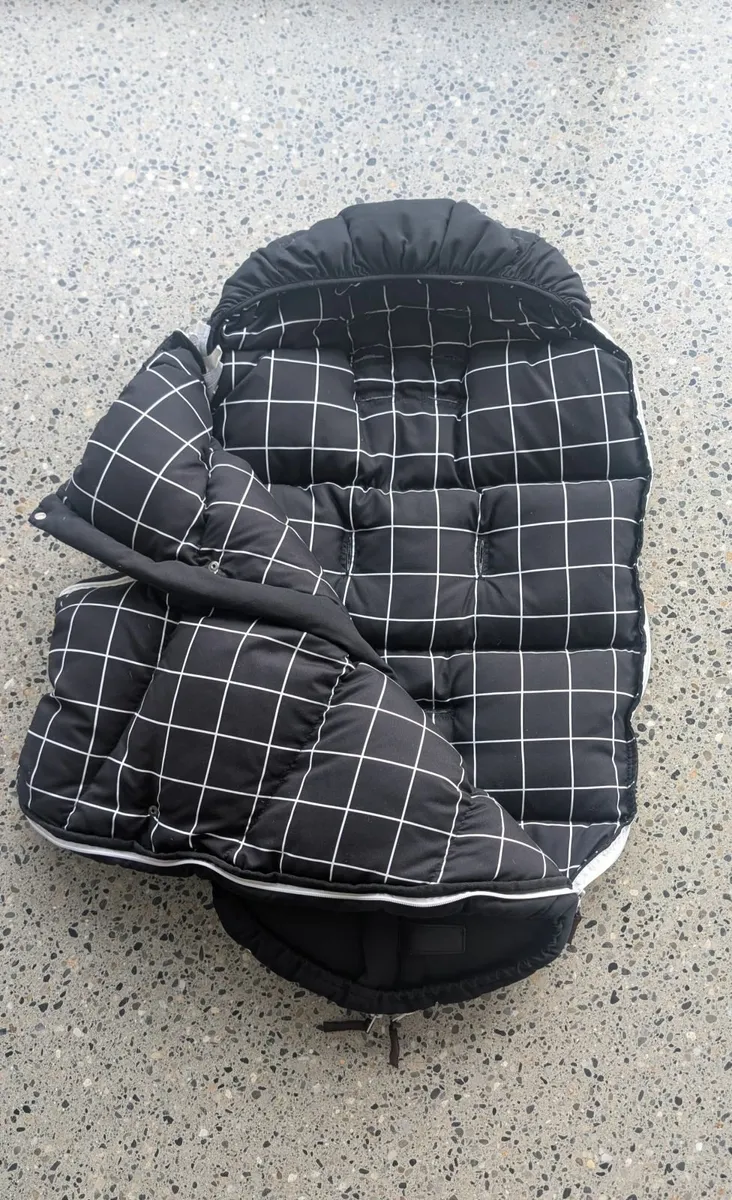 Mountain Buggy Luxury Down Foot Muff - Image 2