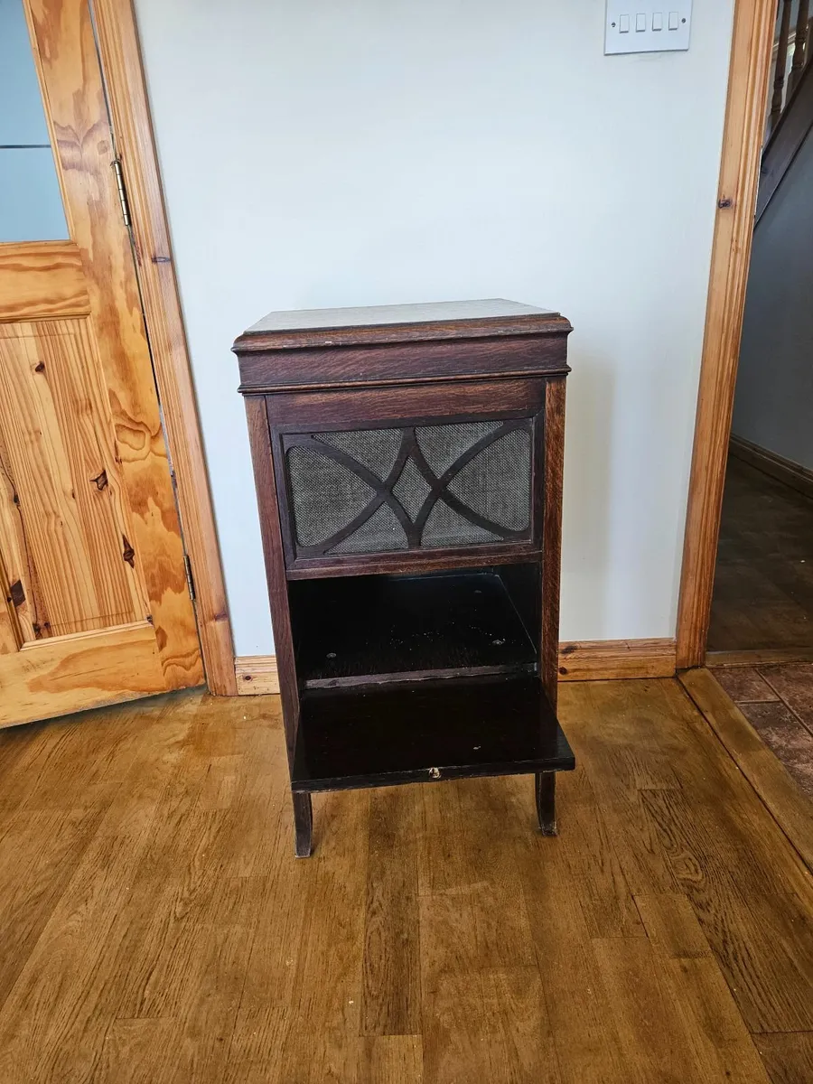 Vintage Record Player - Image 2