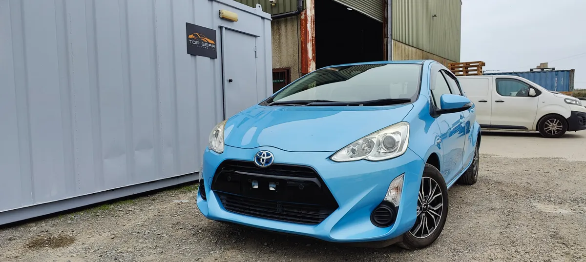 2016 Toyota Aqua Fresh NCT / Serviced - Image 2