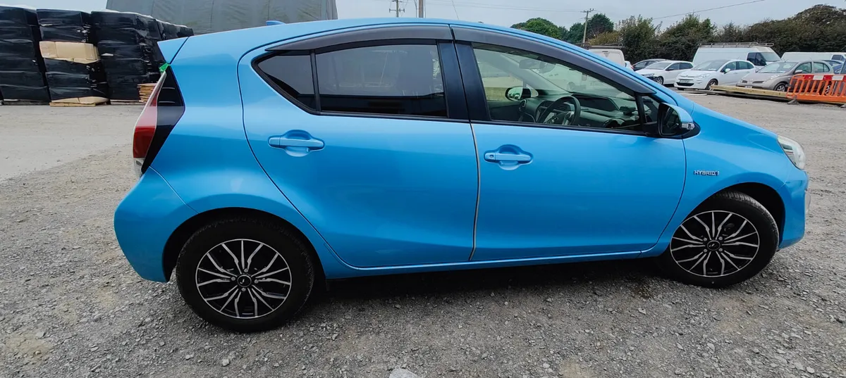 2016 Toyota Aqua Fresh NCT / Serviced - Image 4