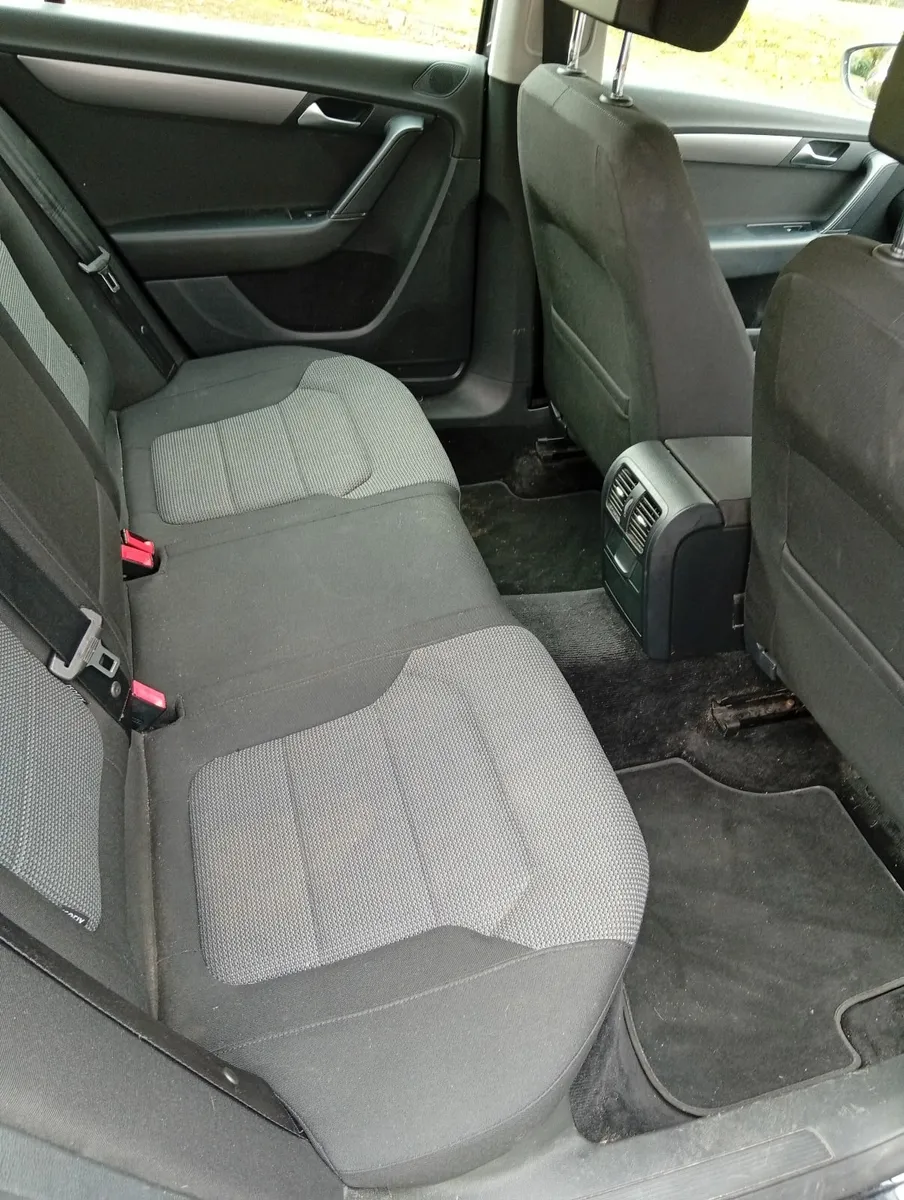 Volkswagen Passat 2012 - Image 4