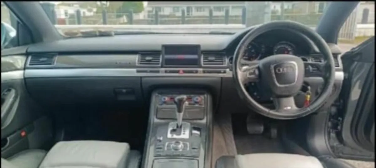 Audi A8 2007 - Image 2