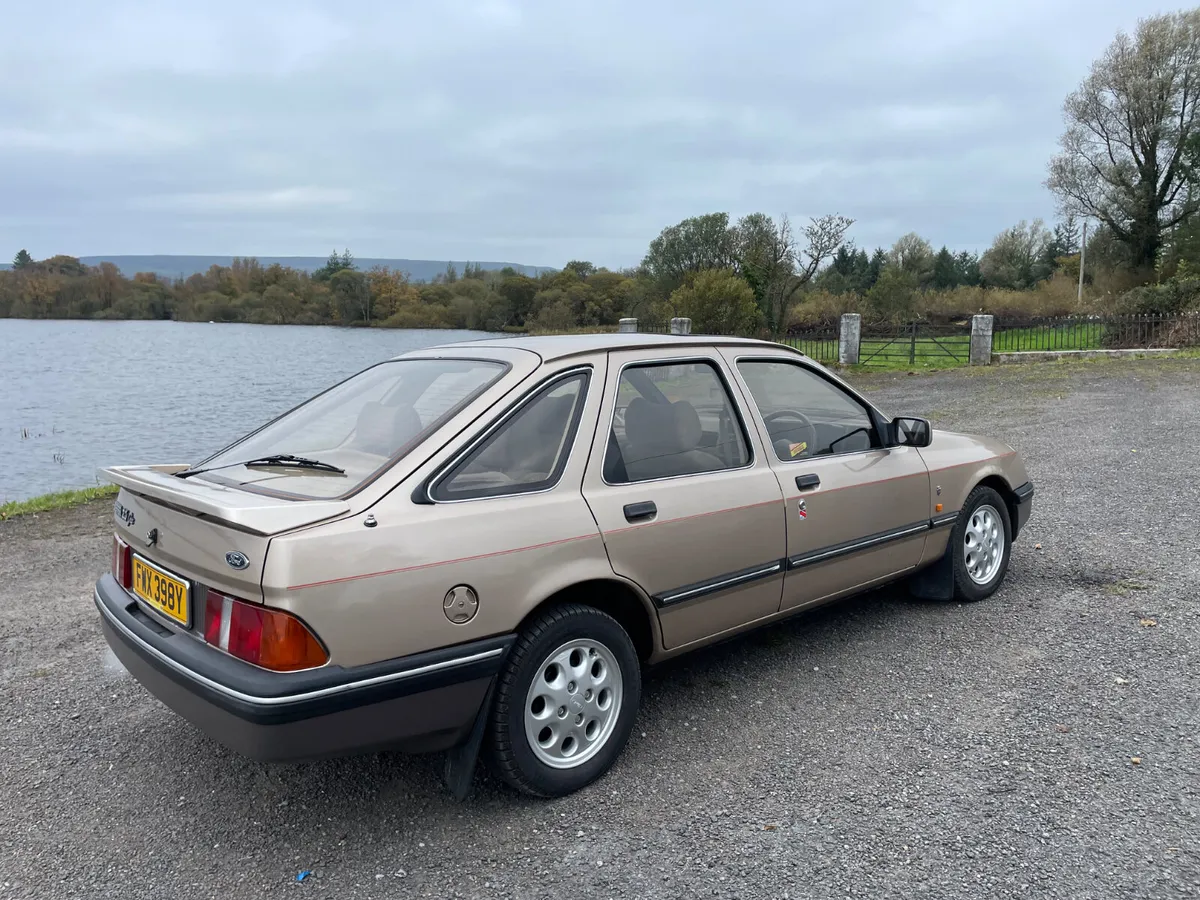 Ford Sierra ghia 2.3 Petrol 1983 - Image 2