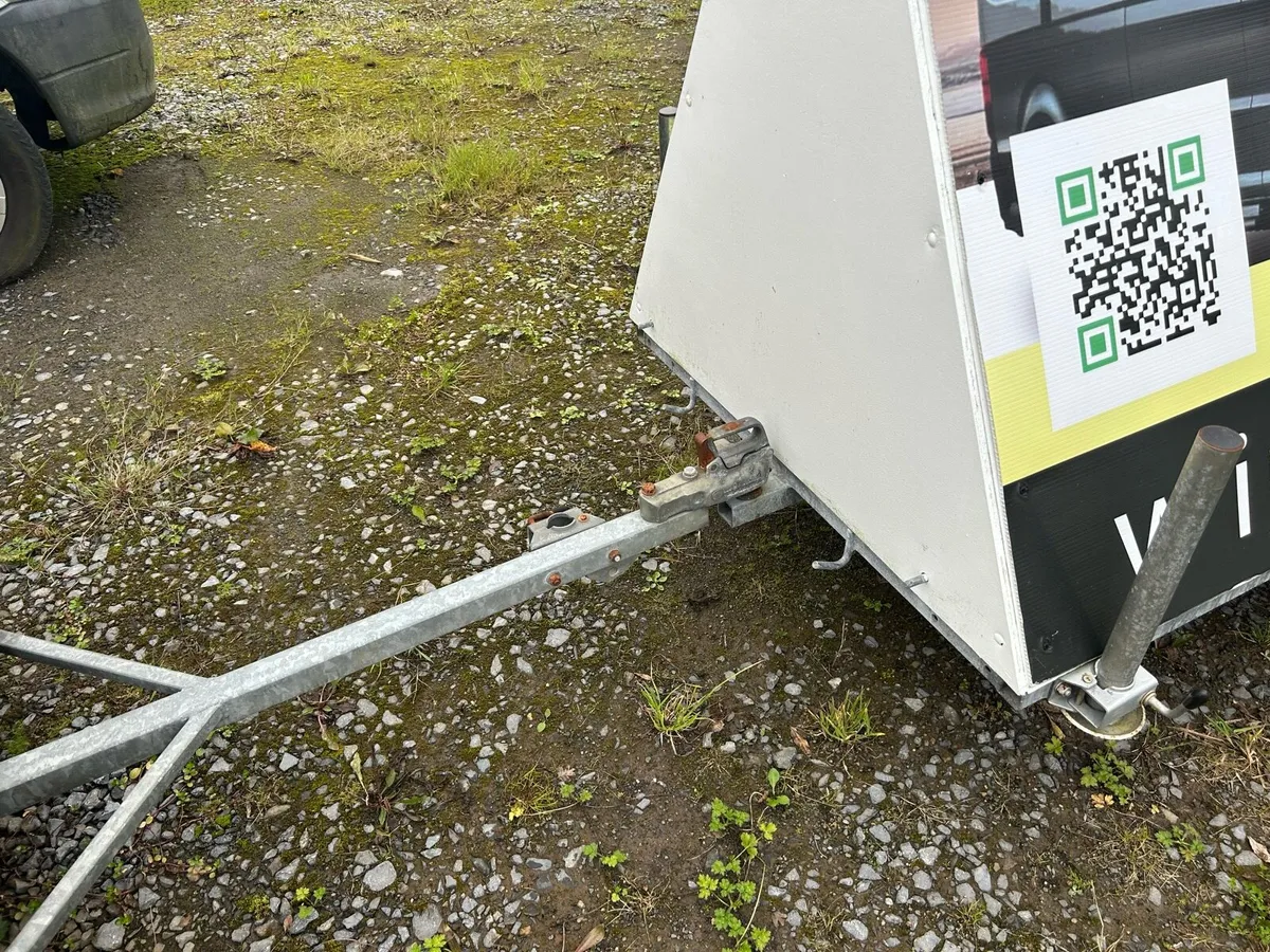 Advertising Trailer - Image 4