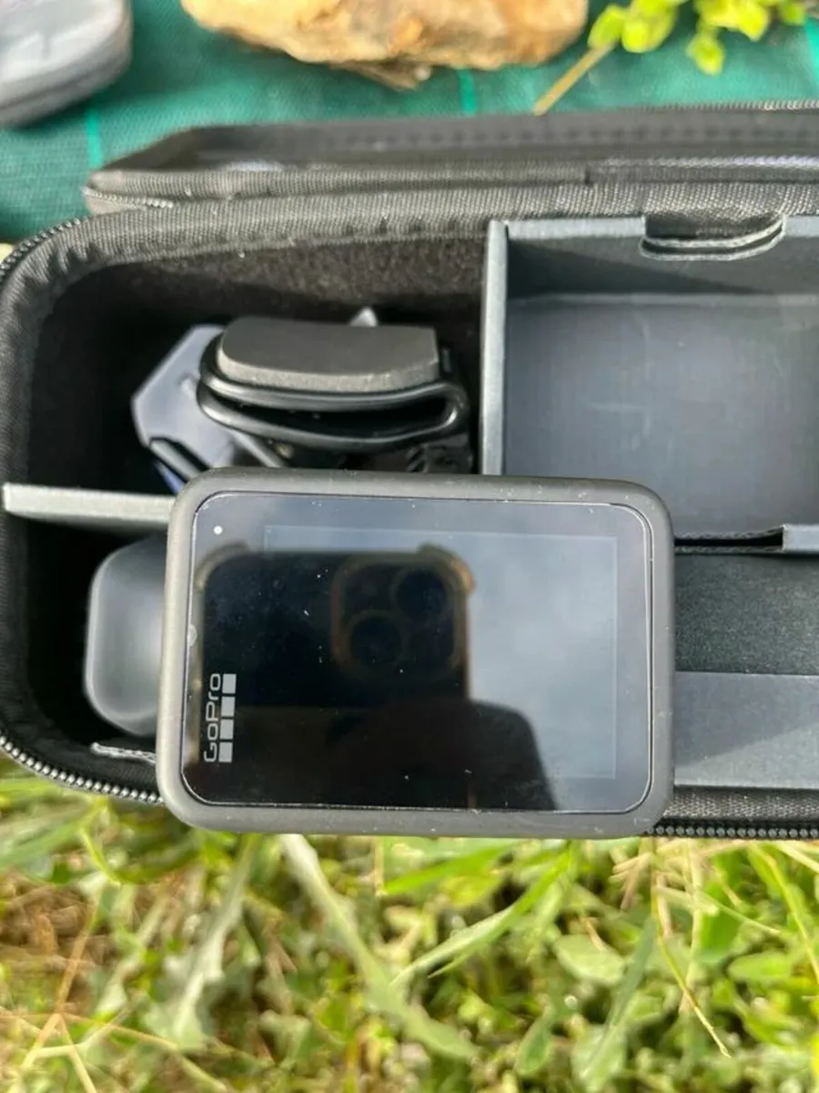 GoPro Hero 11 + 128GB SSD + Accessories - Image 3