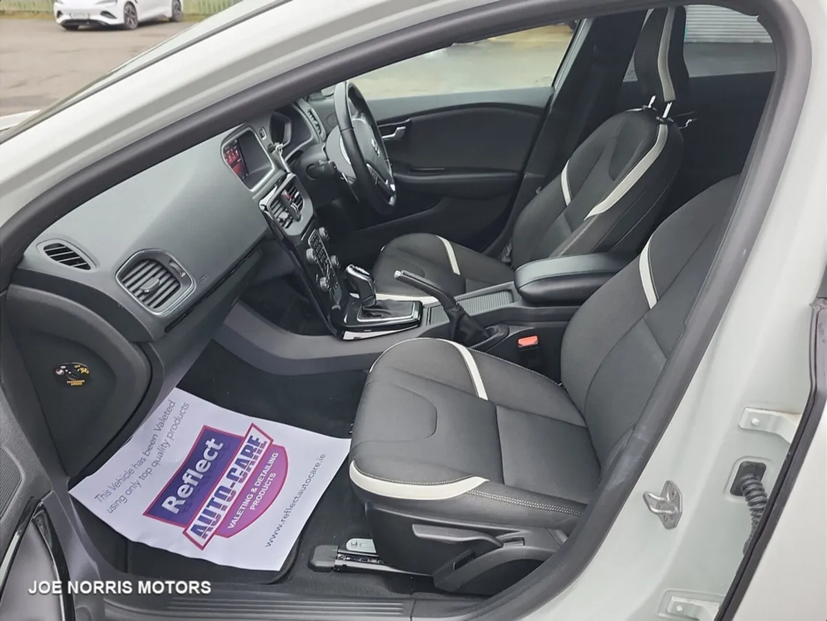 Volvo V40 2.0 DIESEL AUTO D4 Dynamic Edition - Image 4