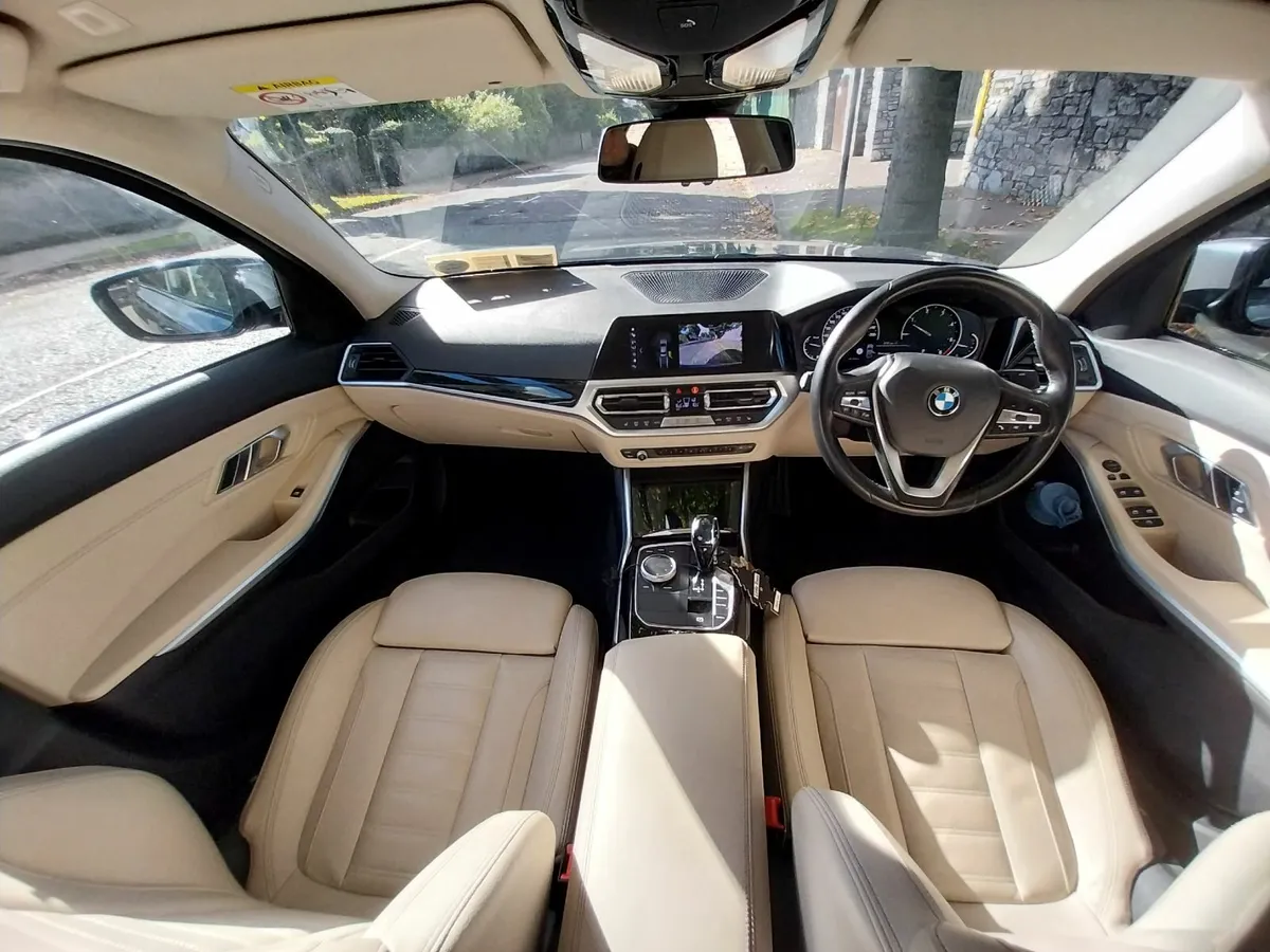 BMW 3-Series 2019 - Image 4