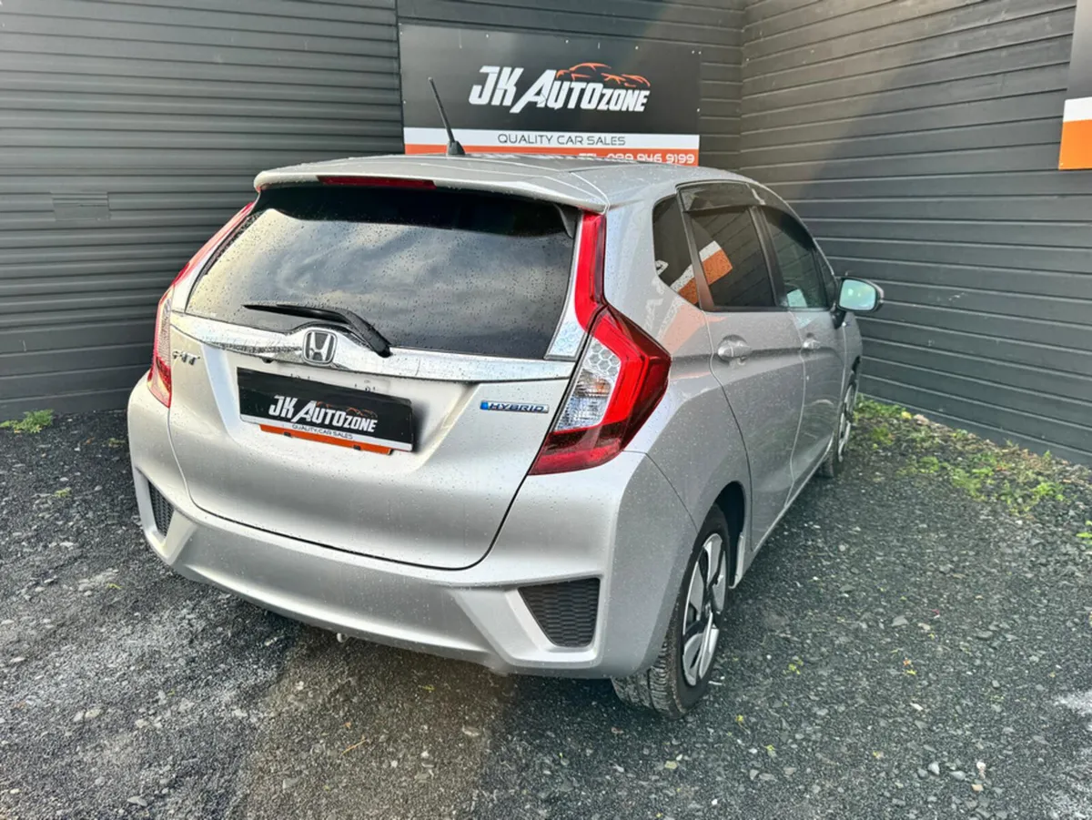 Honda Fit 1.3 HYBRID AUTO - Image 4