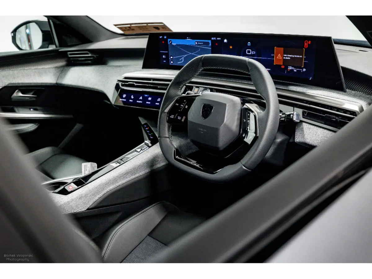 Peugeot 3008 GT Hybrid Auto 145HP - Image 2