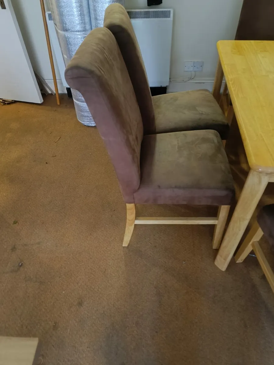Table and Chairs - Image 2