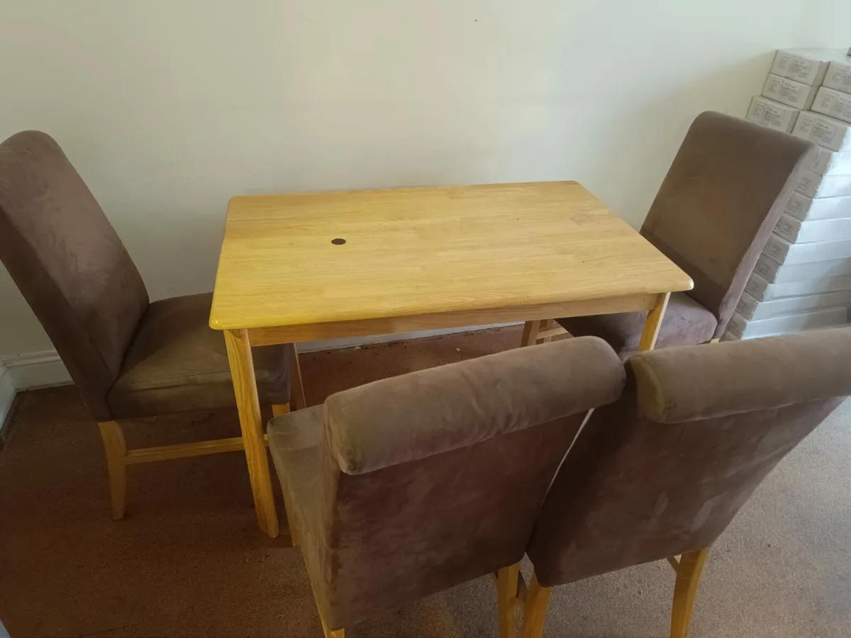 Table and Chairs - Image 3