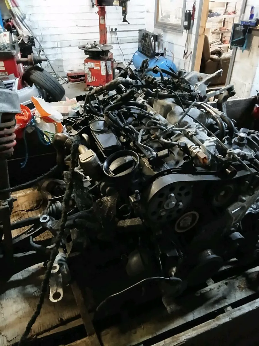 Audi A4B8 2008 2 Liters diesel engine and gearbox - Image 1