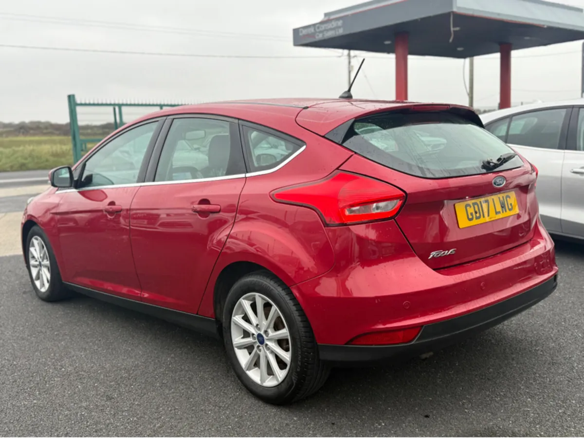 Ford Focus TITANIUM TDCI - Image 2