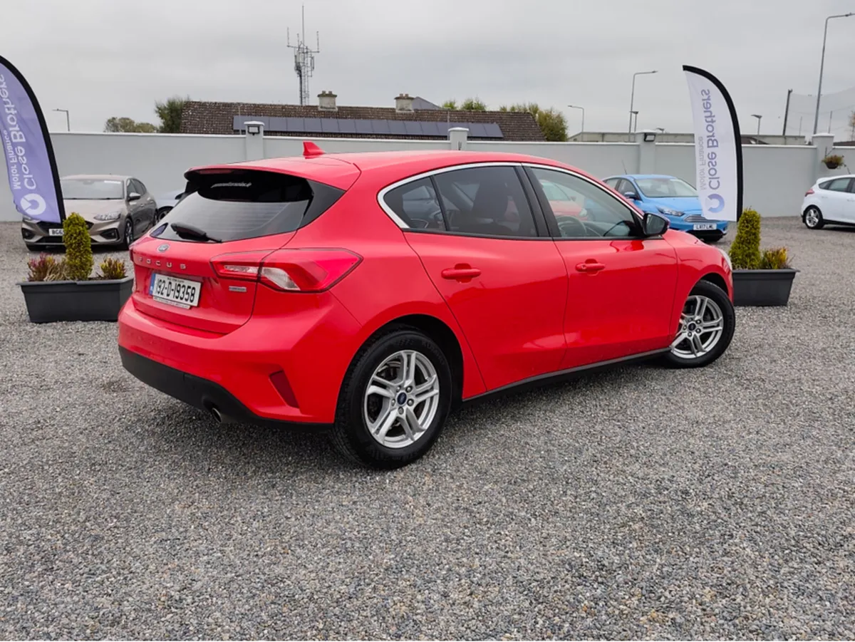 Ford Focus ZETEC 1.5 TDCI 125PS 6SPEED 4DR - Image 2