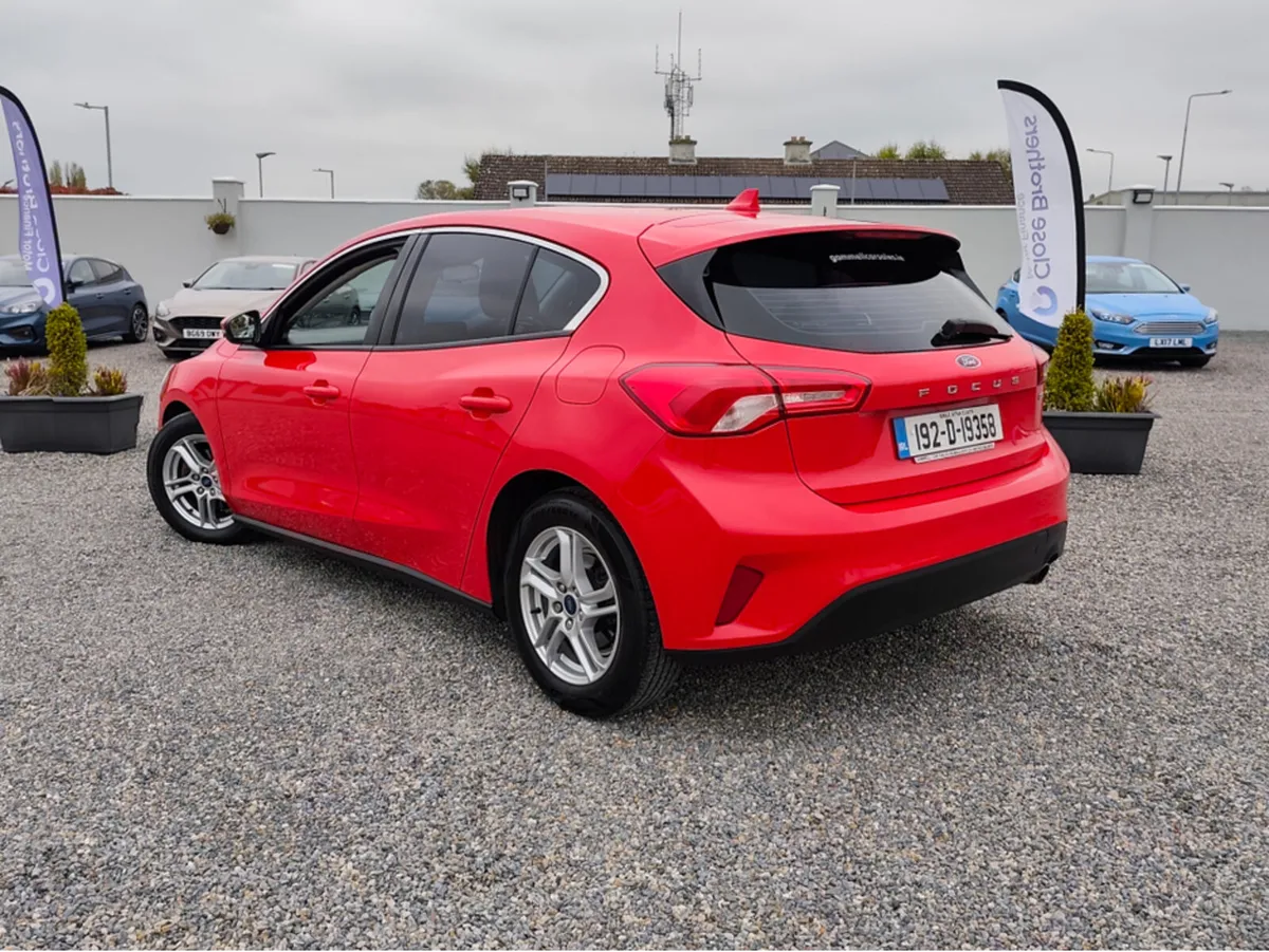 Ford Focus ZETEC 1.5 TDCI 125PS 6SPEED 4DR - Image 4
