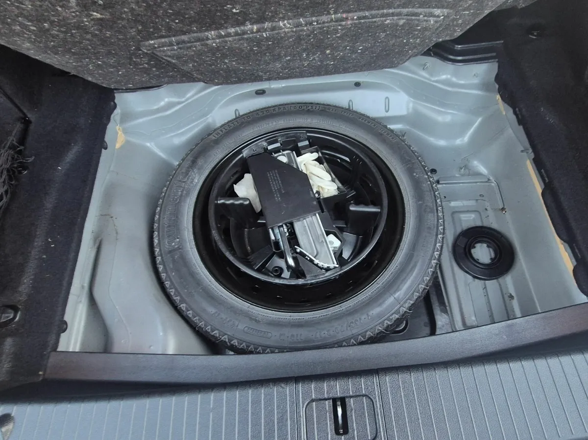 Mercedes-Benz E-Class 2010 - Image 2