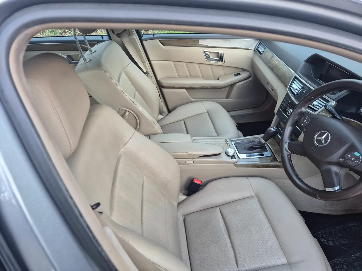 Mercedes-Benz E-Class 2010 - Image 3
