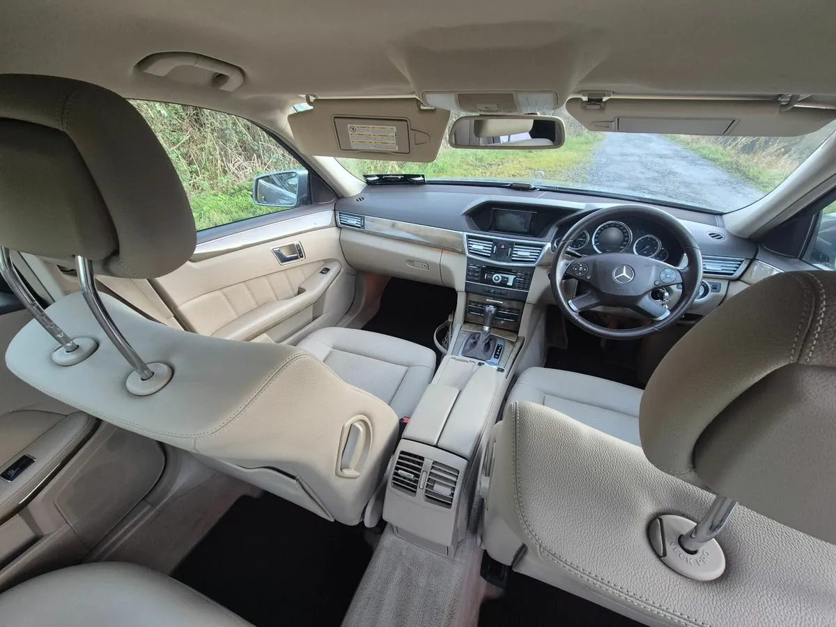Mercedes-Benz E-Class 2010 - Image 4