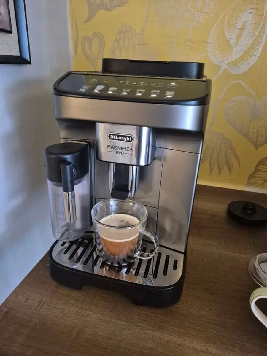 DeLonghi bean to cup coffee machine - Image 1