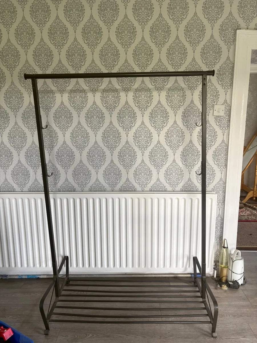 Clothes rail - Image 4