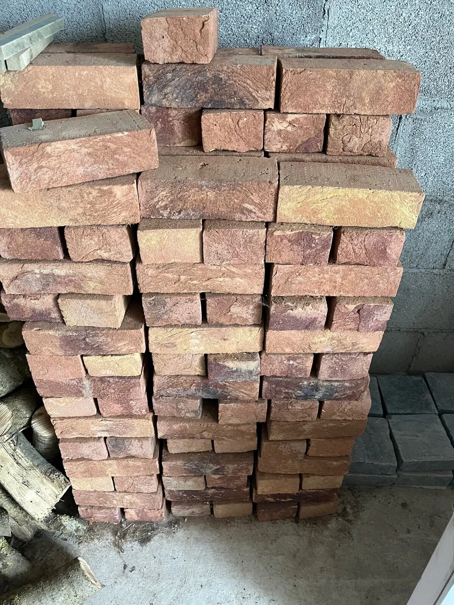 Red bricks - Image 3