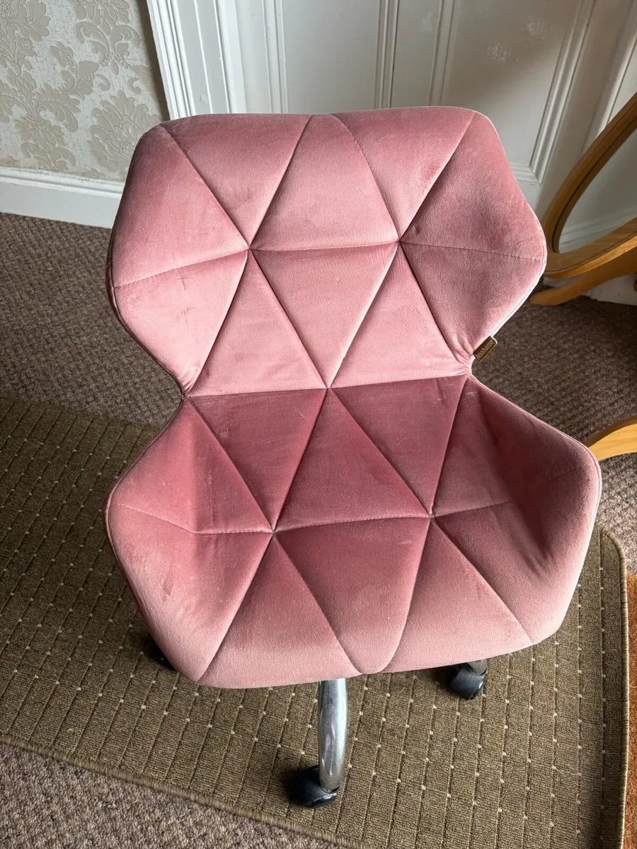 Makeup chair - Image 1