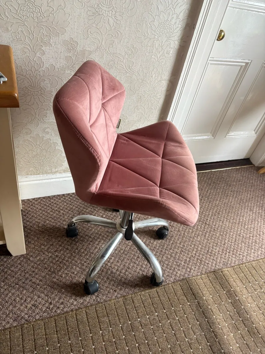 Makeup chair - Image 4