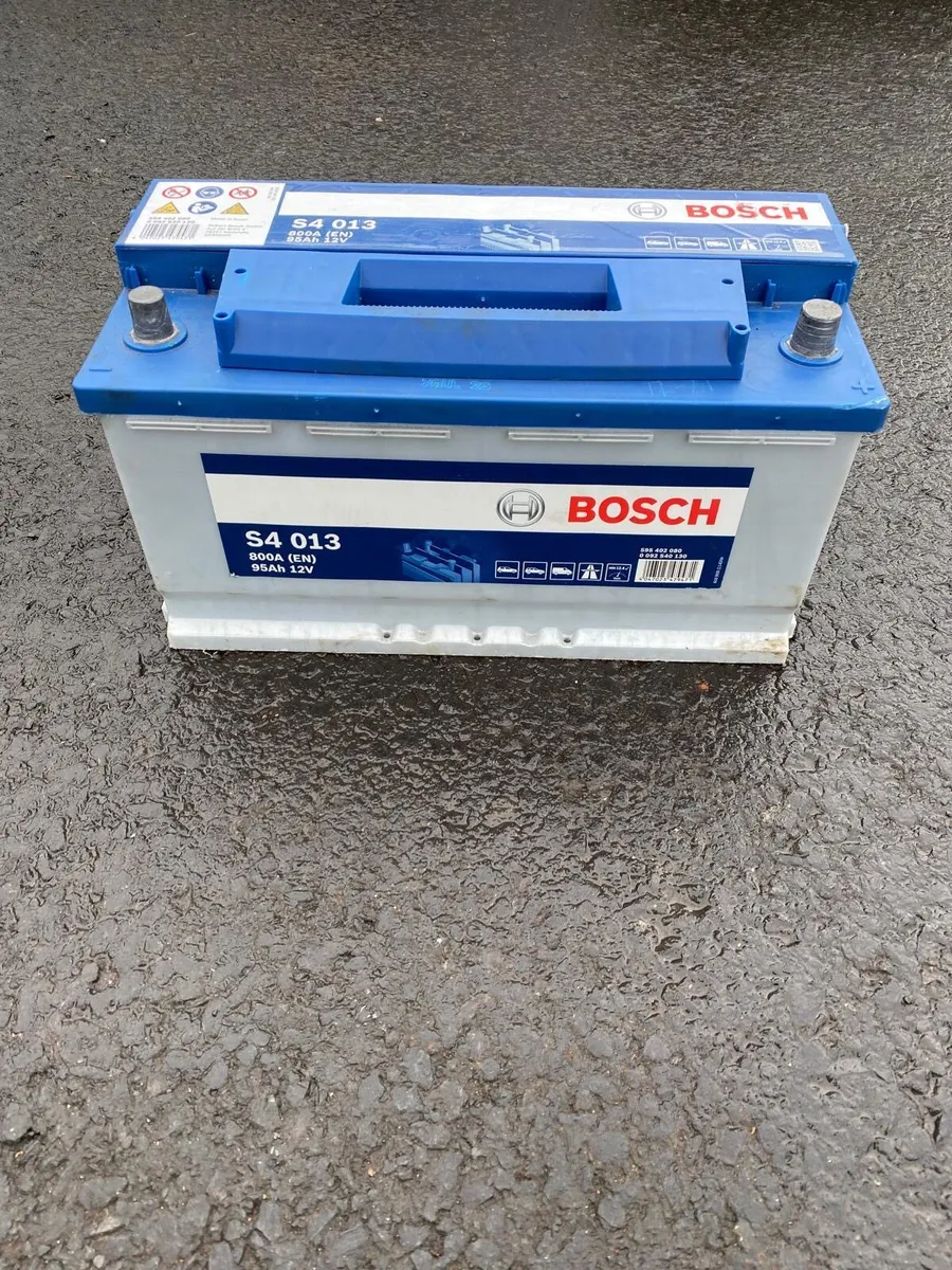 Bosch S4 013 car battery - Image 1