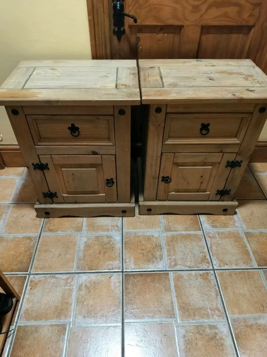 2 Mexican pine lockers - Image 1