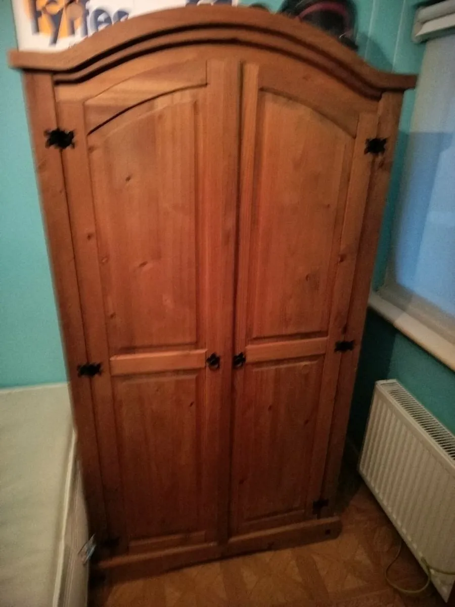 Wardrobe Corona