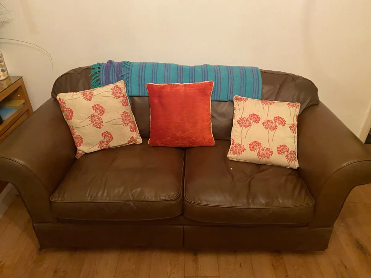 Two seater couch and arm chair - Image 1