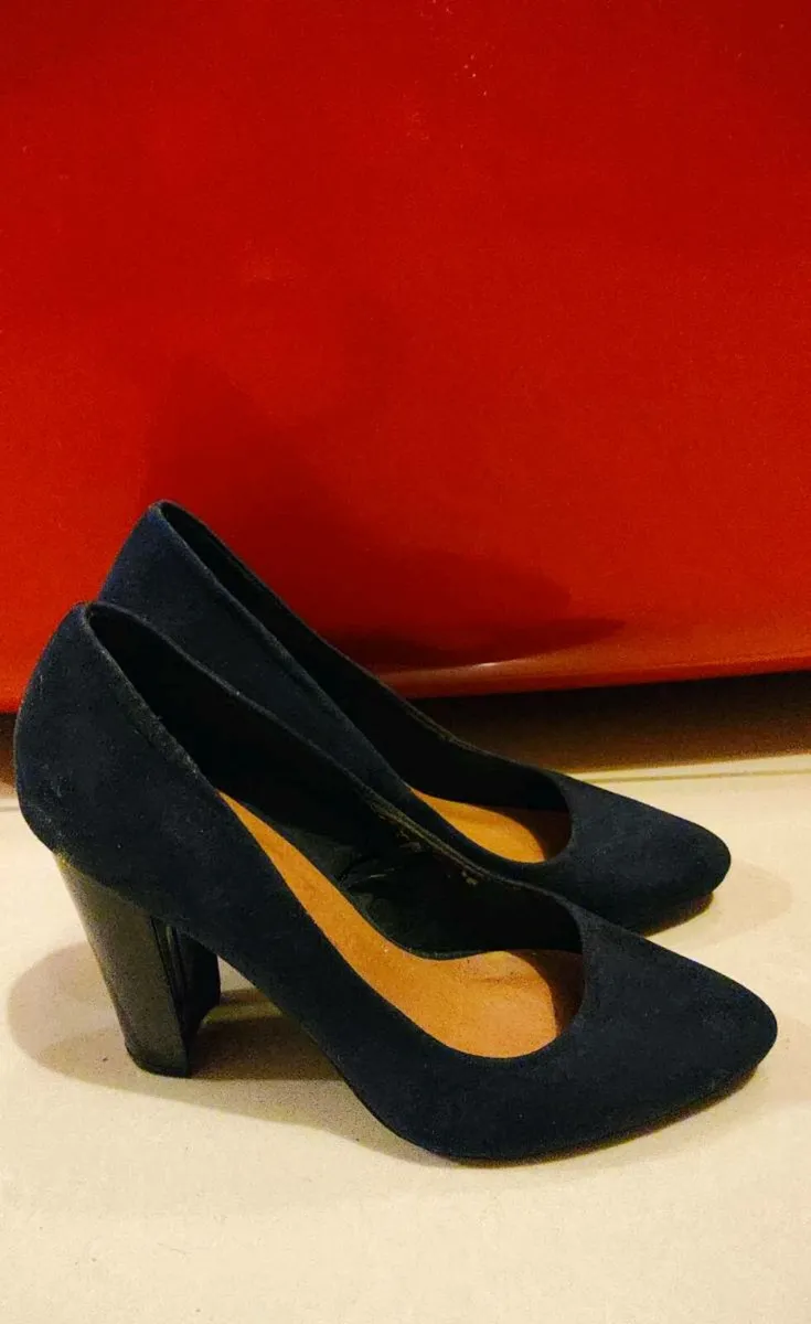 💙 Elegant Blue Suede Heels – Timeless & Chic - Image 4