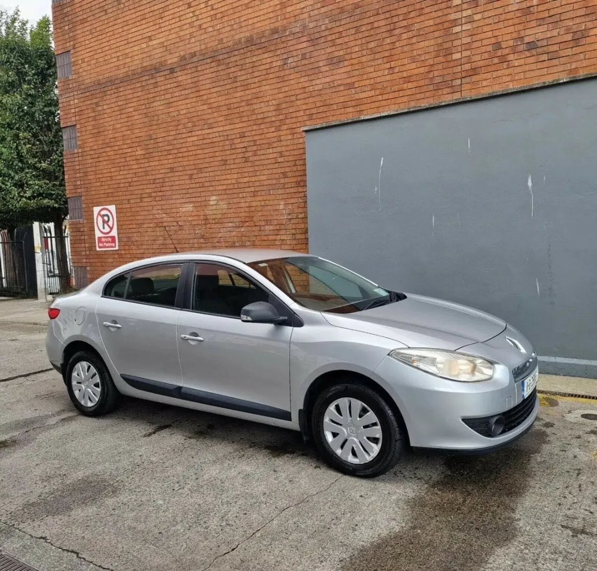 Renault Fluence 2011 automatic - Image 1