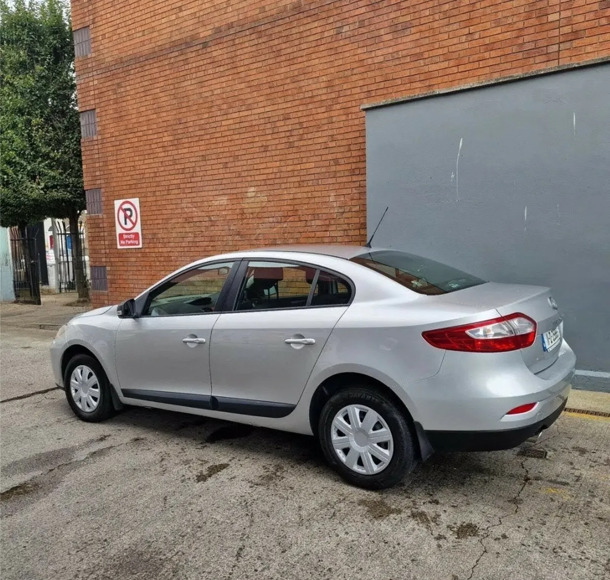 Renault Fluence 2011 automatic - Image 4