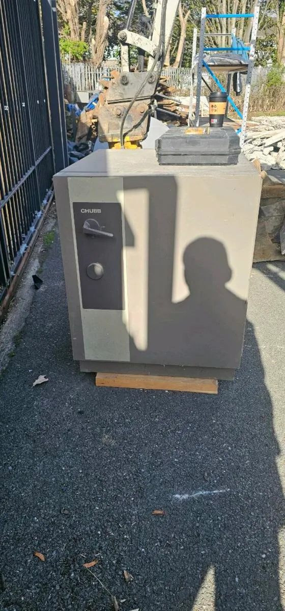 Safe - Image 2