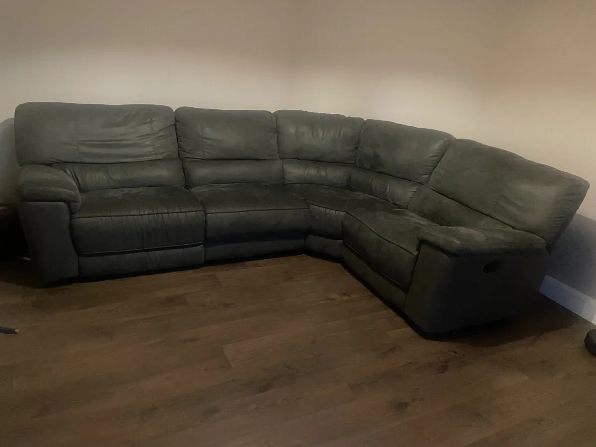 Corner sofa , reclines on both ends - Image 2