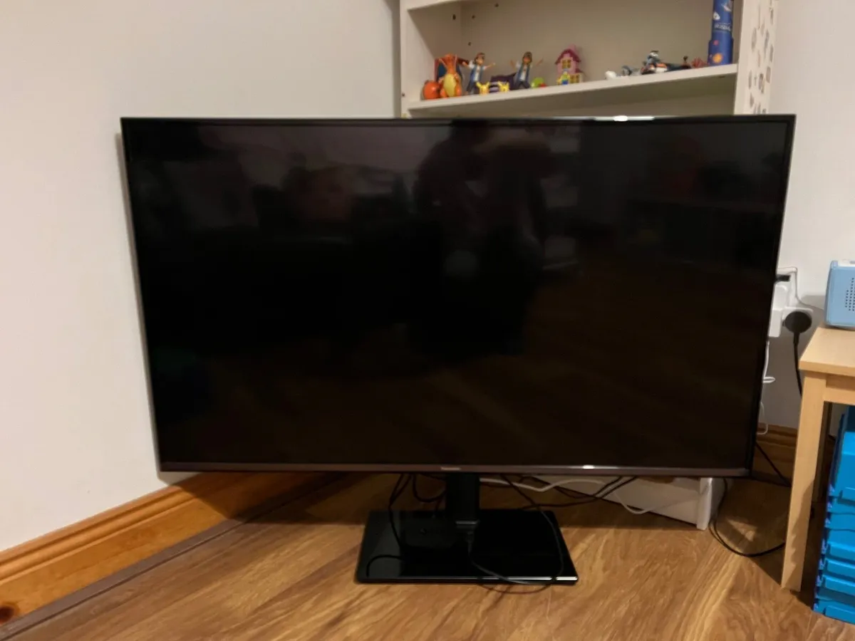 Panasonic TX-43FX550B 2018 4K Ultra HD TV - Black - Image 1