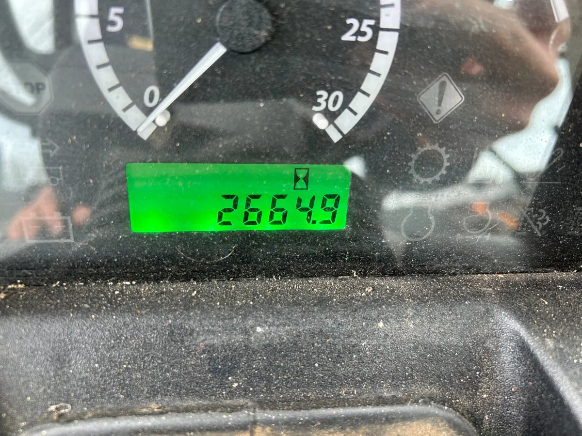 2018 John Deere 5075E - Image 2