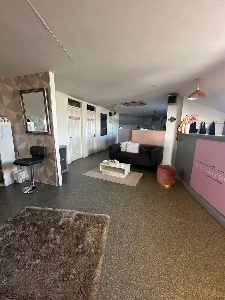 Beauty room for rent - Image 3