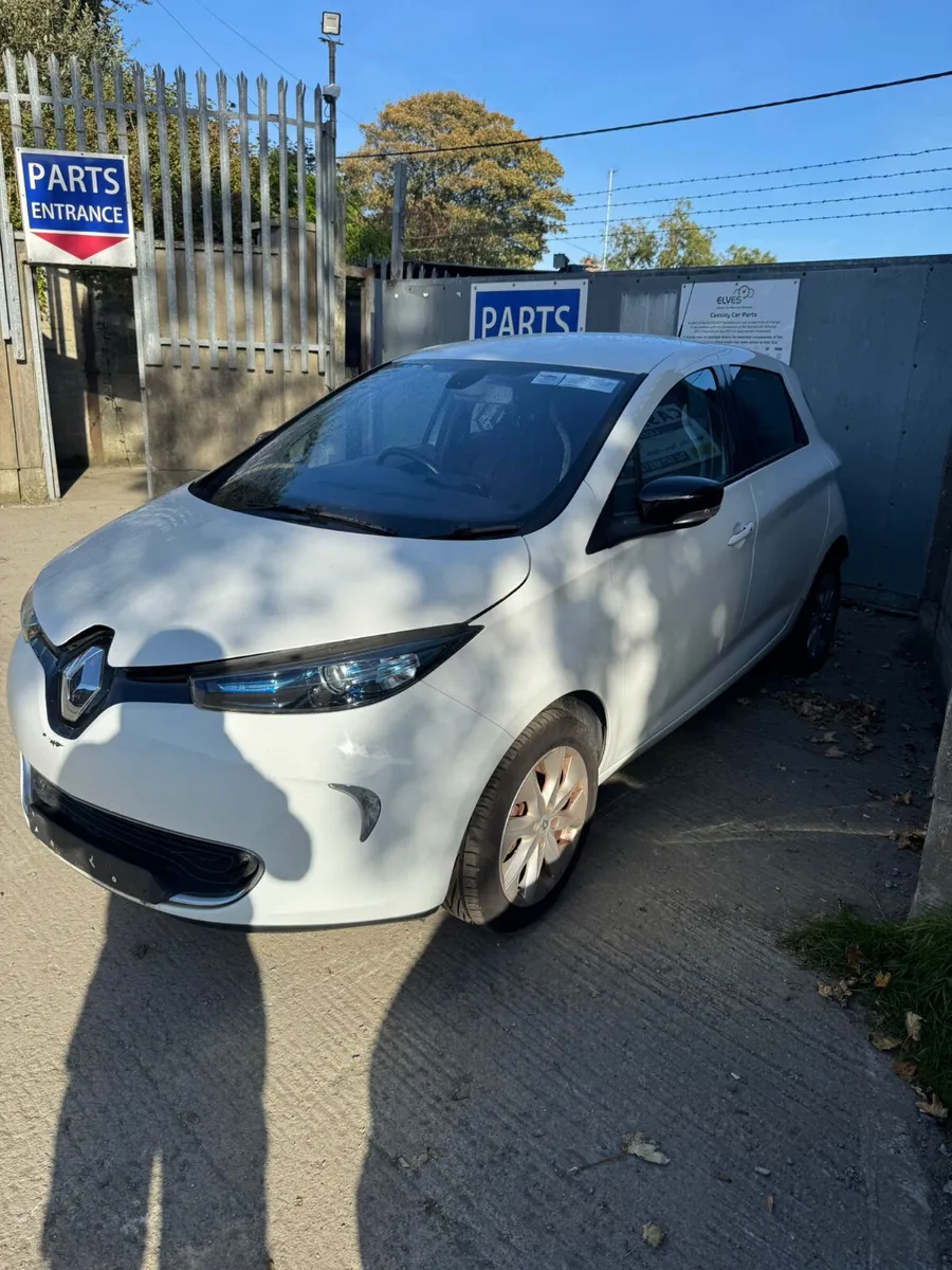 For Parts 2015 Renault Zoe - Image 4