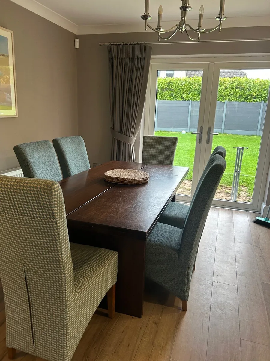 Dining table and 6 chairs - Image 1