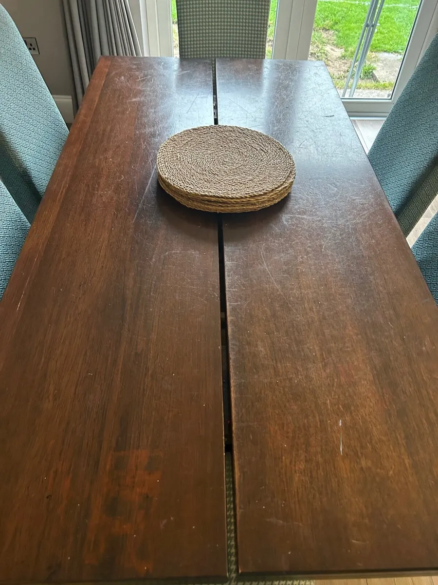 Dining table and 6 chairs - Image 2