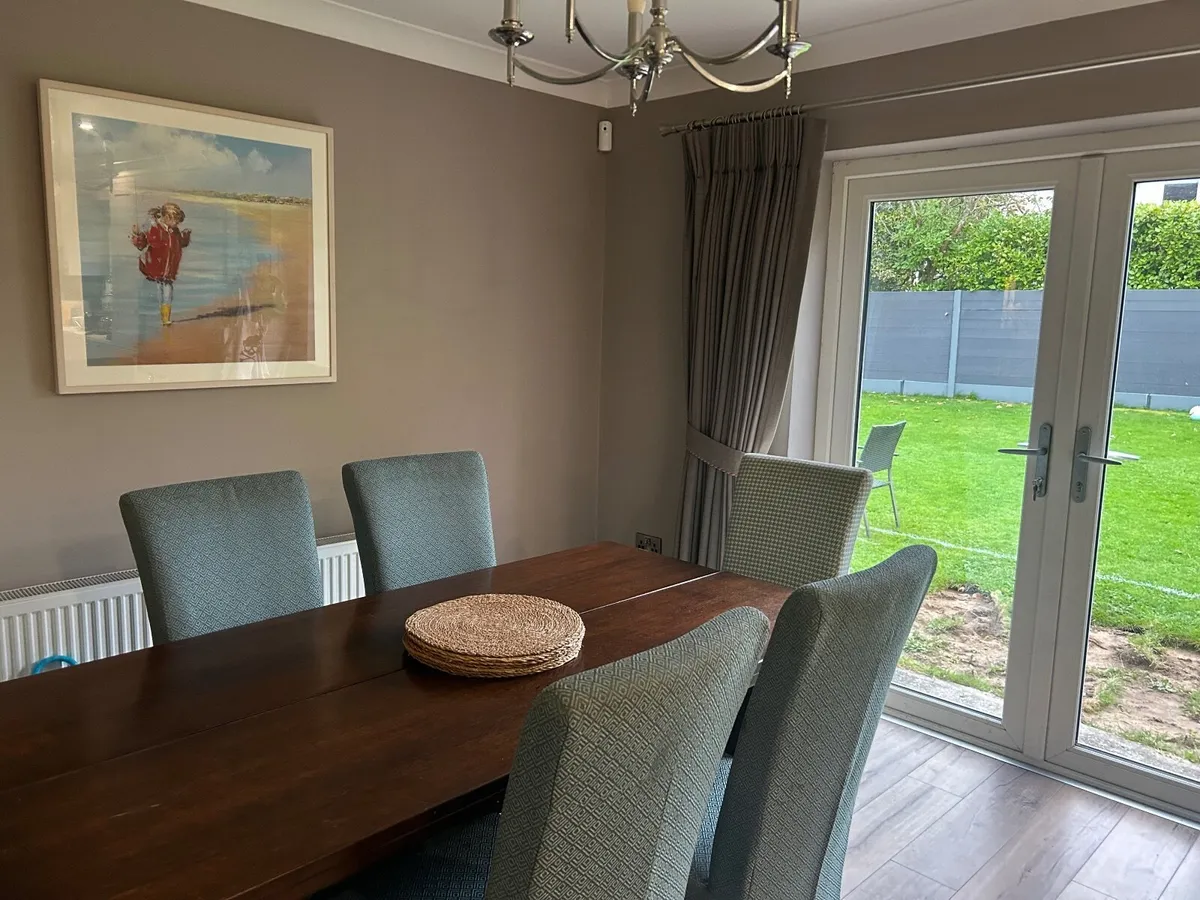 Dining table and 6 chairs - Image 4
