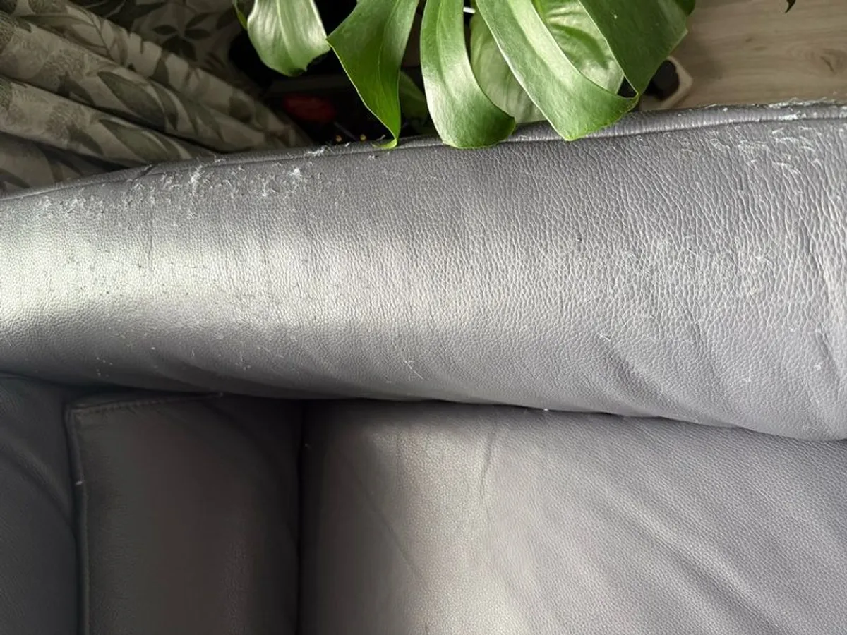 3 Seater Italian Leather - Image 3