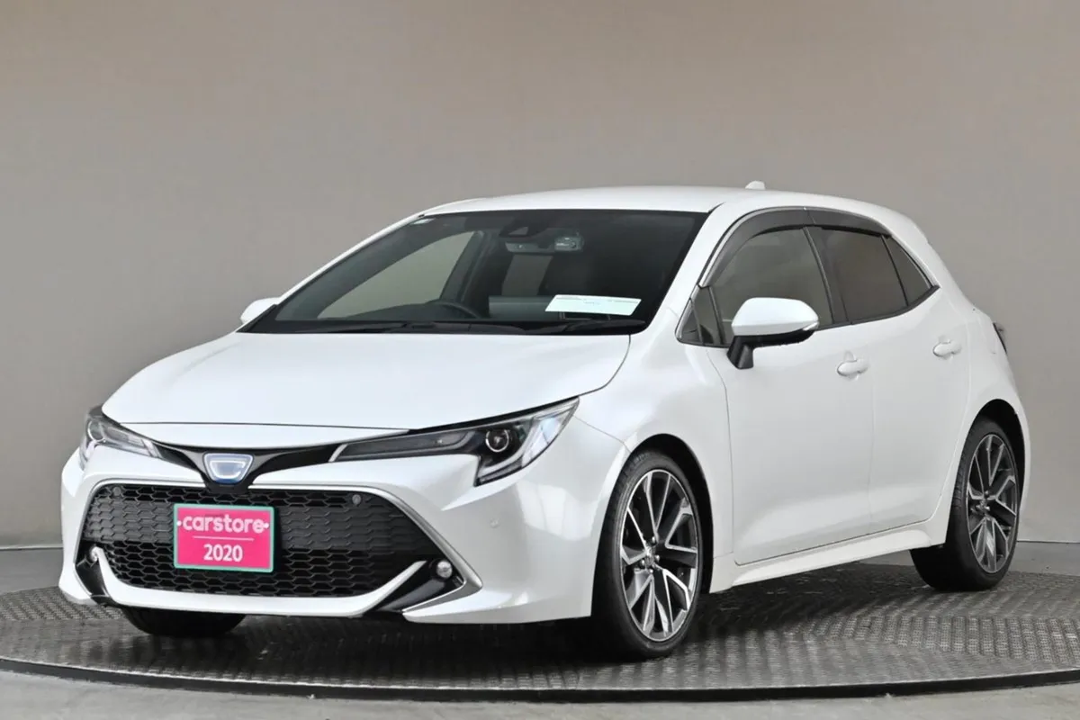 Toyota Corolla 1.8 Hybrid Sport 5DR  half Leather - Image 3