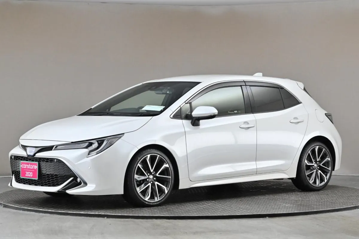 Toyota Corolla 1.8 Hybrid Sport 5DR  half Leather - Image 4