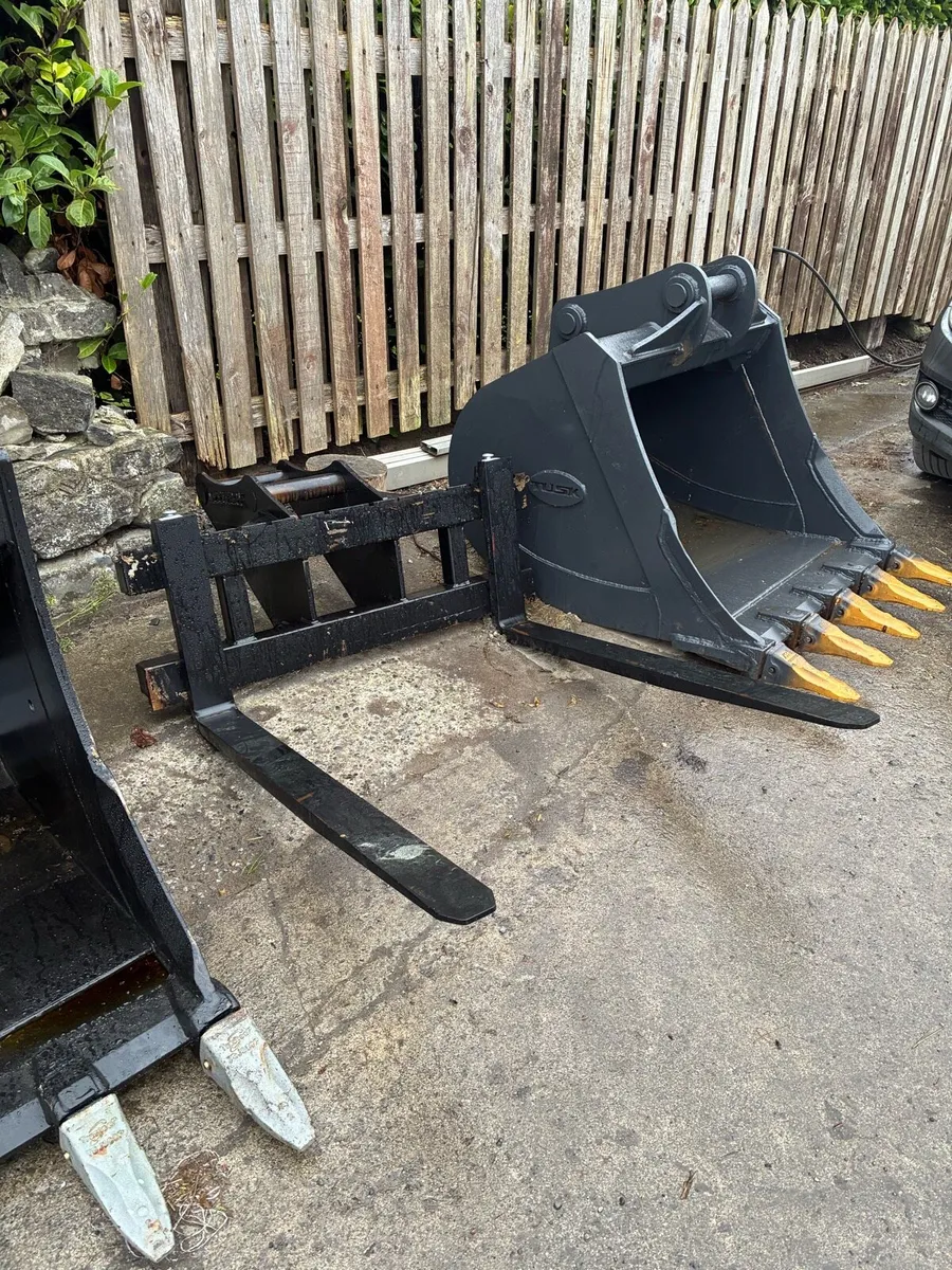 13t 65mm pin pallet forks - Image 1